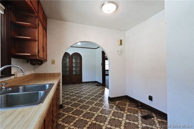 825 Morningside Drive, Jeffersonville, IN 47130