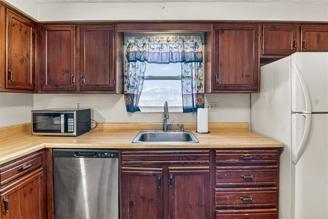 10 Mckinley Sq, Coraopolis, PA 15108