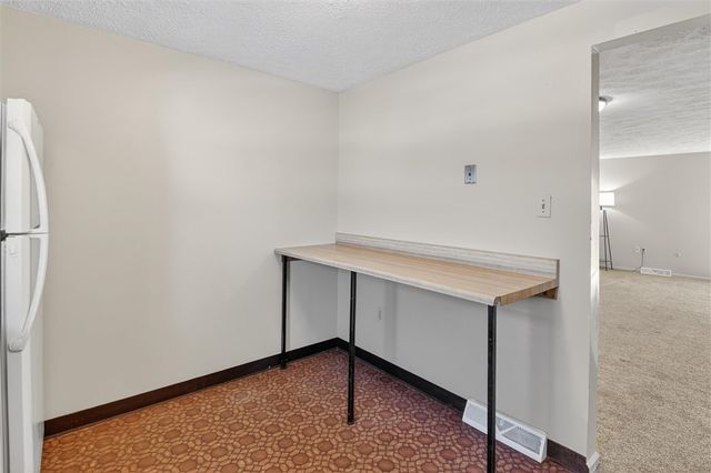 10 Mckinley Sq, Coraopolis, PA 15108