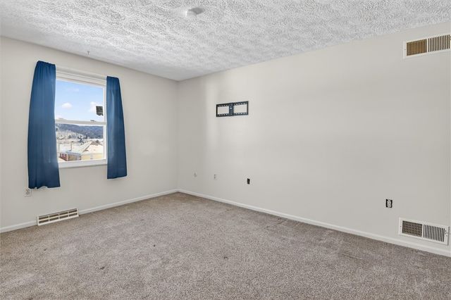 10 Mckinley Sq, Coraopolis, PA 15108