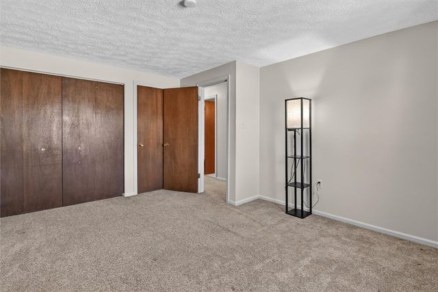 10 Mckinley Sq, Coraopolis, PA 15108