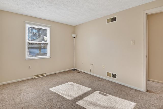 10 Mckinley Sq, Coraopolis, PA 15108