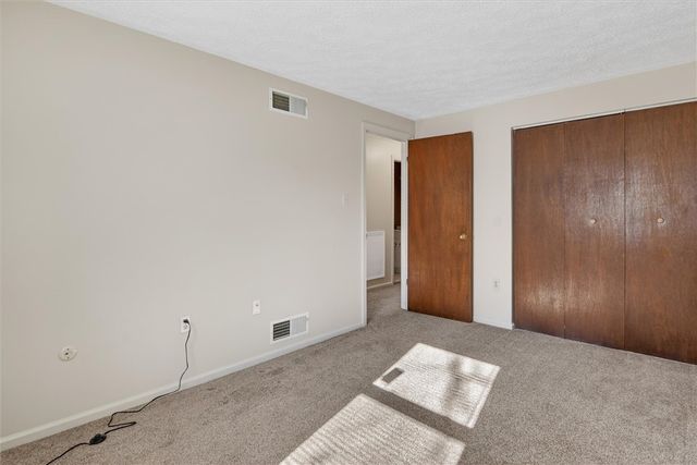 10 Mckinley Sq, Coraopolis, PA 15108