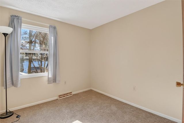 10 Mckinley Sq, Coraopolis, PA 15108