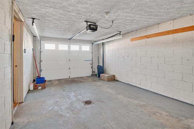 10 Mckinley Sq, Coraopolis, PA 15108