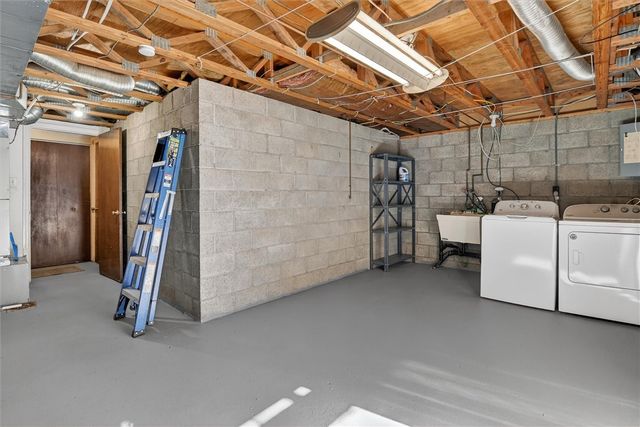 10 Mckinley Sq, Coraopolis, PA 15108