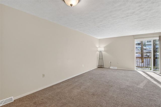 10 Mckinley Sq, Coraopolis, PA 15108