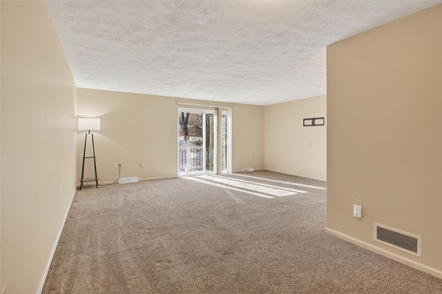 10 Mckinley Sq, Coraopolis, PA 15108