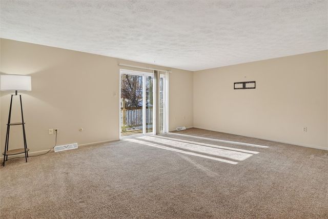 10 Mckinley Sq, Coraopolis, PA 15108