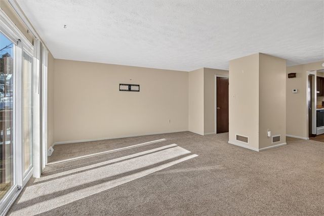 10 Mckinley Sq, Coraopolis, PA 15108