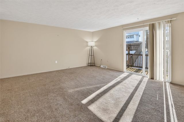 10 Mckinley Sq, Coraopolis, PA 15108