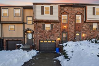 10 Mckinley Sq, Coraopolis, PA 15108