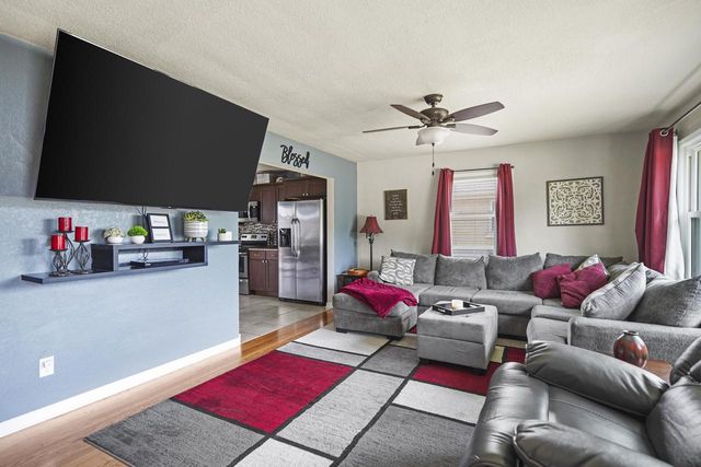 4015 Harding ROAD, Kenosha, WI 53142