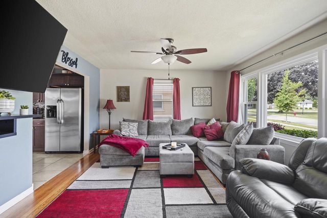 4015 Harding ROAD, Kenosha, WI 53142