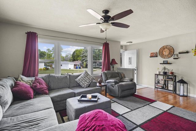 4015 Harding ROAD, Kenosha, WI 53142