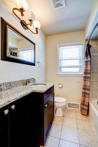 4015 Harding ROAD, Kenosha, WI 53142