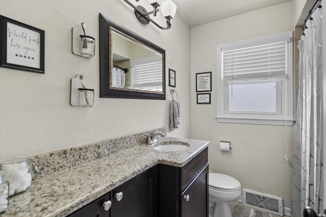 4015 Harding ROAD, Kenosha, WI 53142