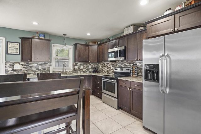4015 Harding ROAD, Kenosha, WI 53142