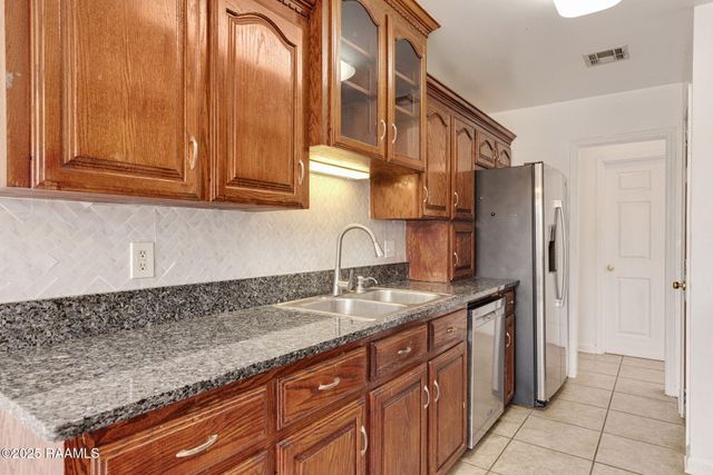 103 Cricklade Court, Youngsville, LA 70592