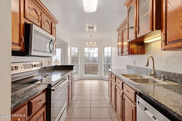 103 Cricklade Court, Youngsville, LA 70592