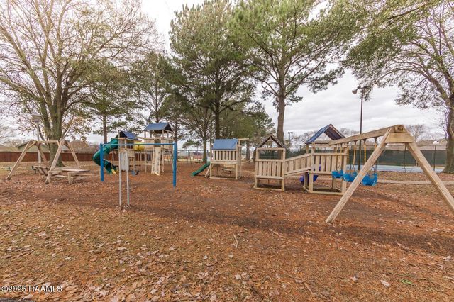 103 Cricklade Court, Youngsville, LA 70592