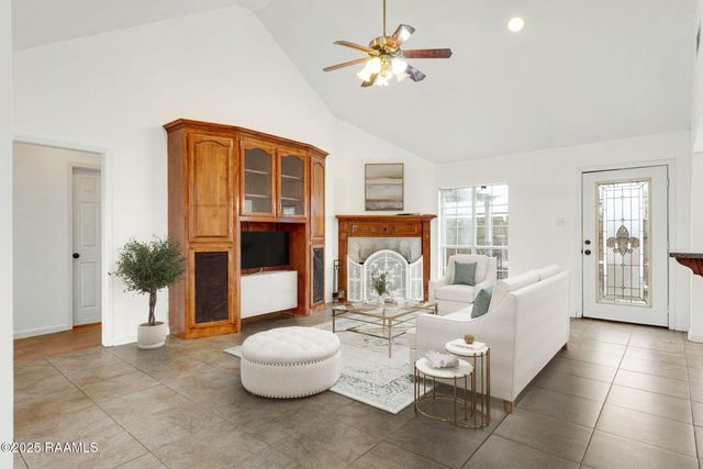 103 Cricklade Court, Youngsville, LA 70592