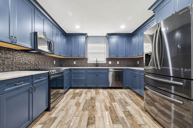 253 E Grace Street, Republic, MO 65738