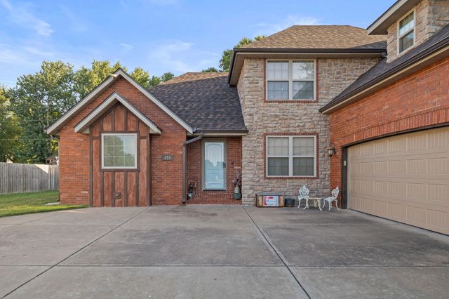 253 E Grace Street, Republic, MO 65738
