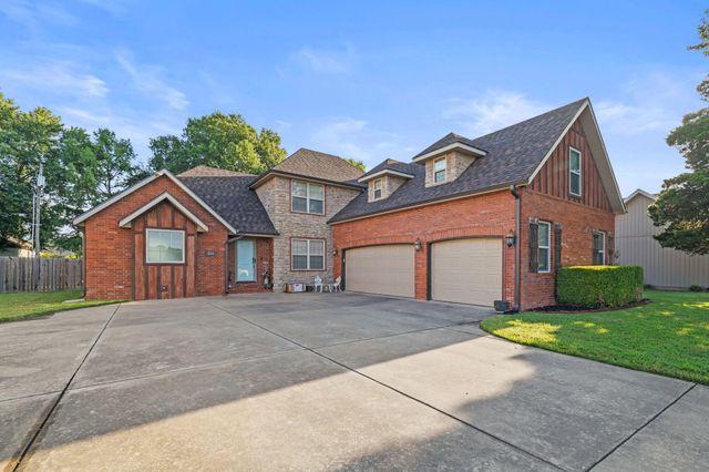 253 E Grace Street, Republic, MO 65738