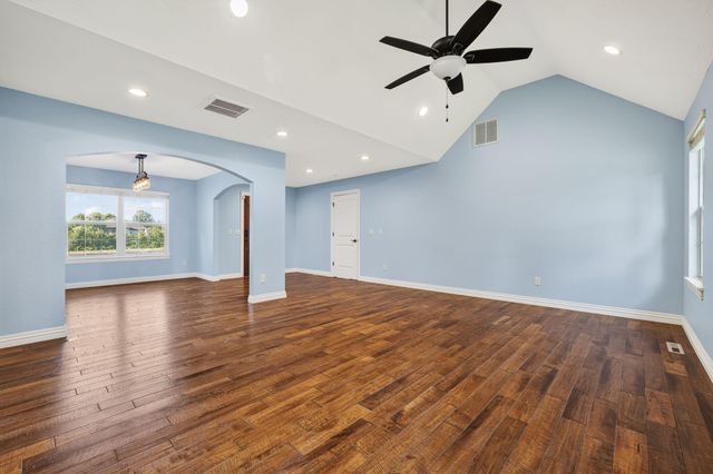 253 E Grace Street, Republic, MO 65738