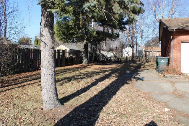 21181 Gordon Road, St Clair Shores, MI 48081