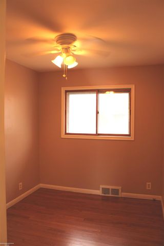 21181 Gordon Road, St Clair Shores, MI 48081