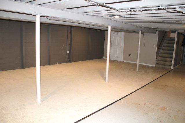 21181 Gordon Road, St Clair Shores, MI 48081