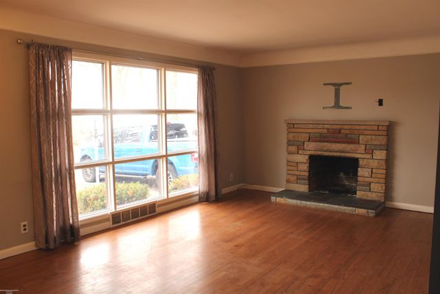 21181 Gordon Road, St Clair Shores, MI 48081