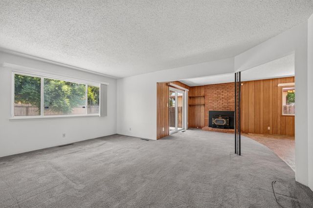 1641 Oxford Avenue, Clovis, CA 93612