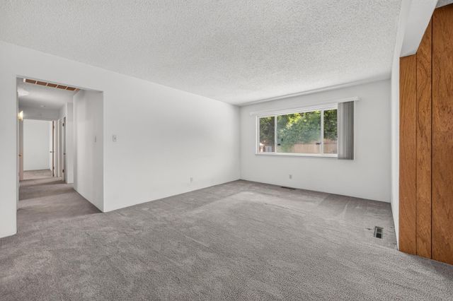 1641 Oxford Avenue, Clovis, CA 93612