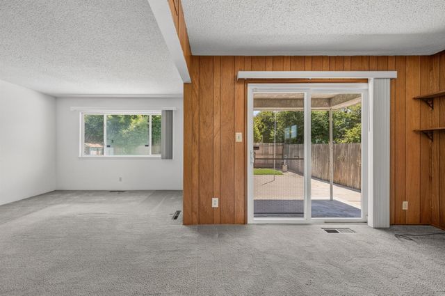 1641 Oxford Avenue, Clovis, CA 93612