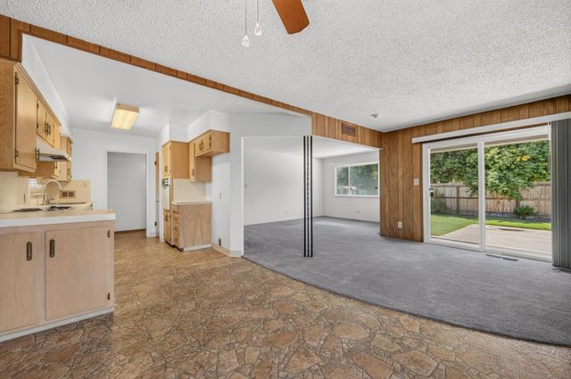 1641 Oxford Avenue, Clovis, CA 93612
