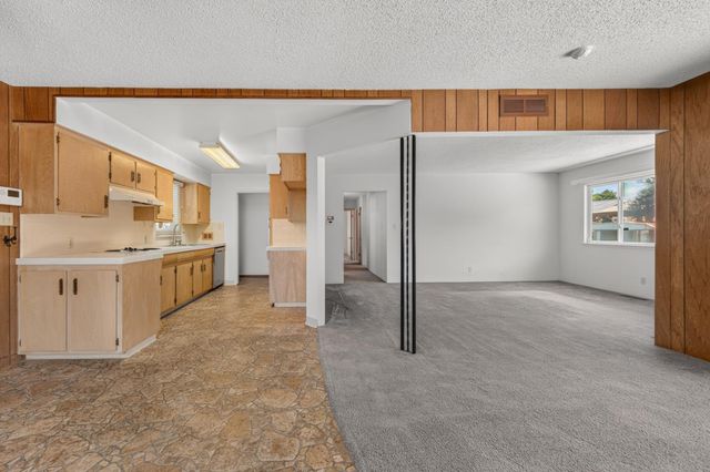 1641 Oxford Avenue, Clovis, CA 93612