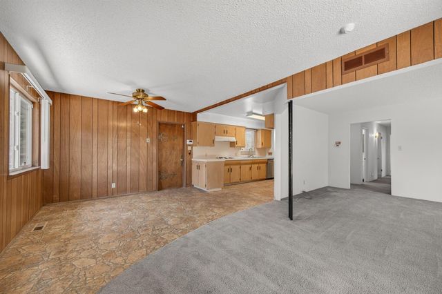 1641 Oxford Avenue, Clovis, CA 93612