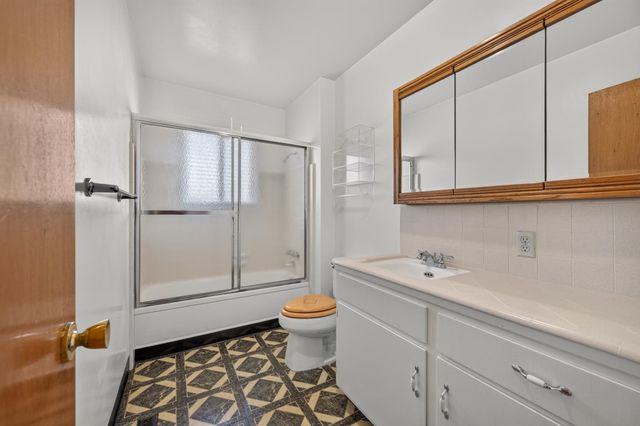 1641 Oxford Avenue, Clovis, CA 93612