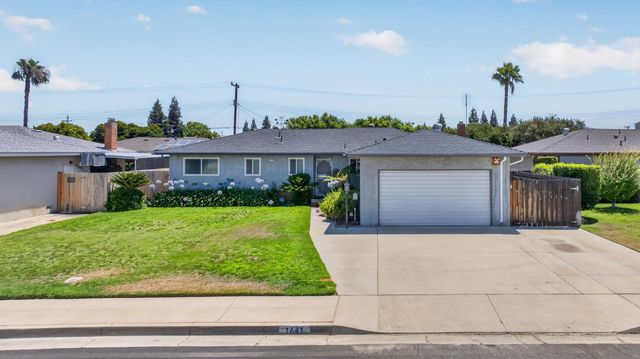 1641 Oxford Avenue, Clovis, CA 93612