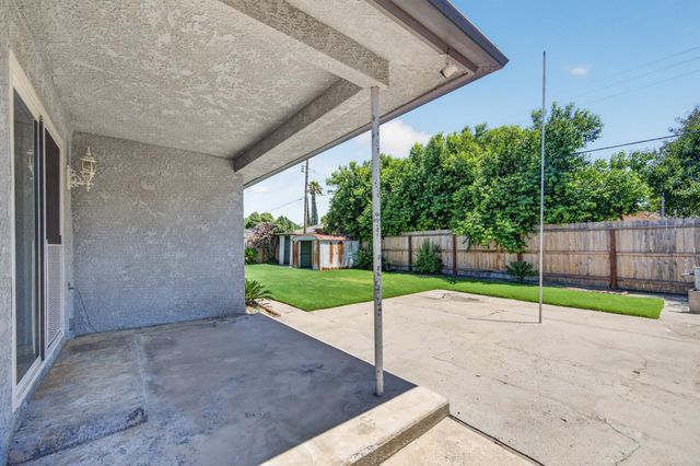 1641 Oxford Avenue, Clovis, CA 93612