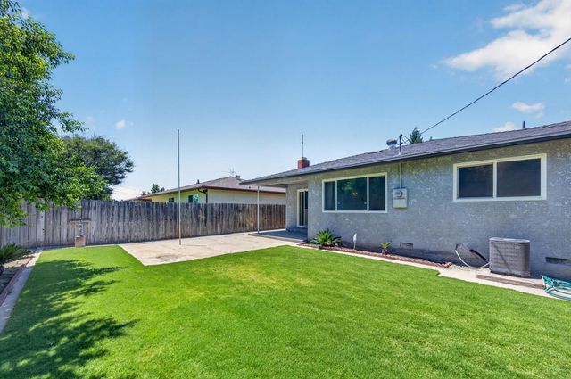 1641 Oxford Avenue, Clovis, CA 93612