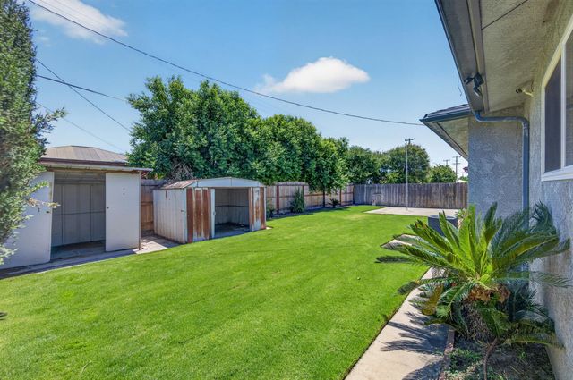 1641 Oxford Avenue, Clovis, CA 93612