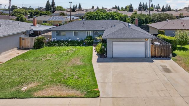 1641 Oxford Avenue, Clovis, CA 93612