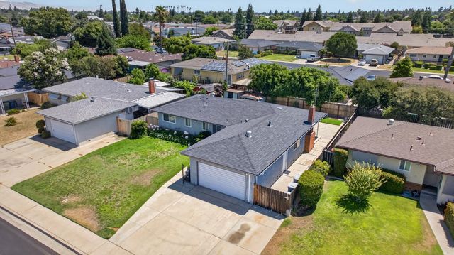 1641 Oxford Avenue, Clovis, CA 93612