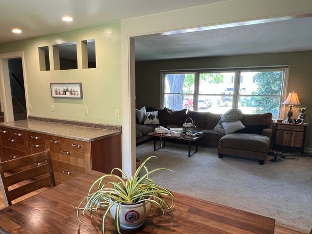 3223 Kenwood Avenue, Davenport, IA 52807