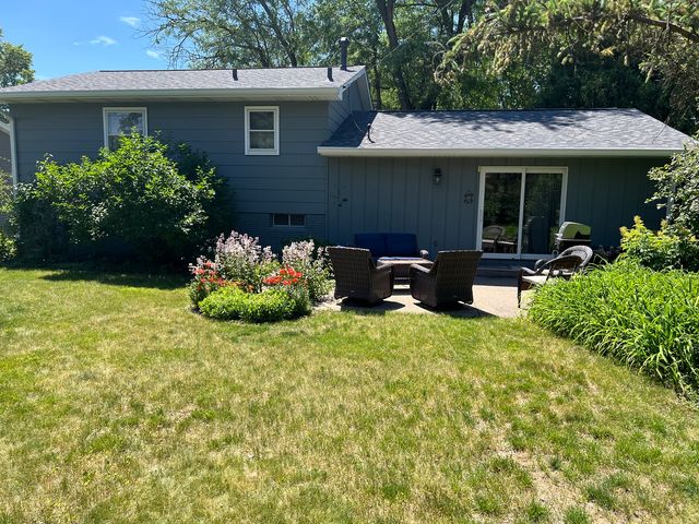 3223 Kenwood Avenue, Davenport, IA 52807