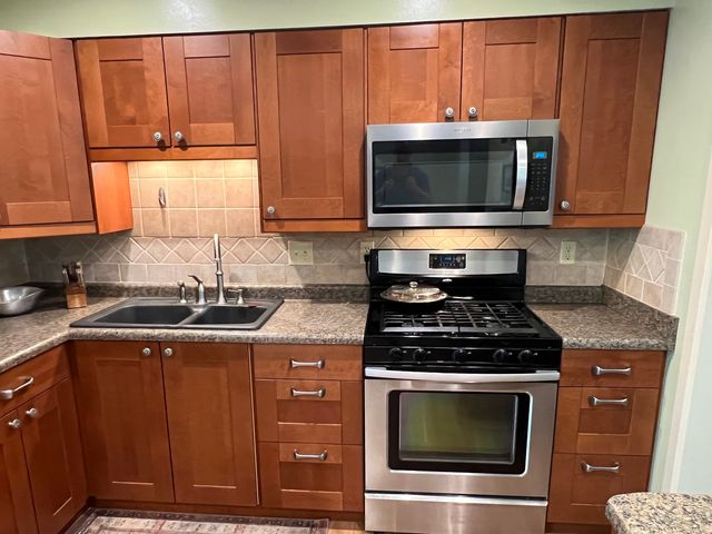 3223 Kenwood Avenue, Davenport, IA 52807